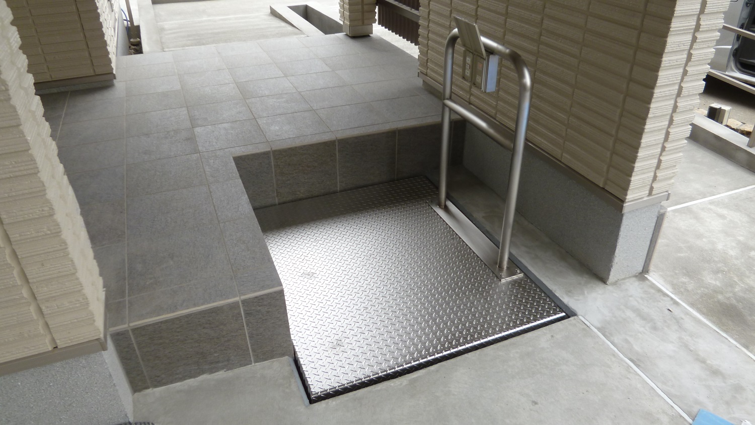 段差調整油壓平台1