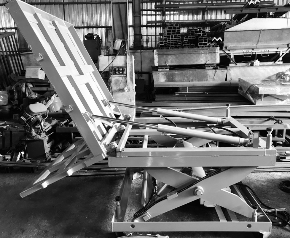 可傾倒式升降平台