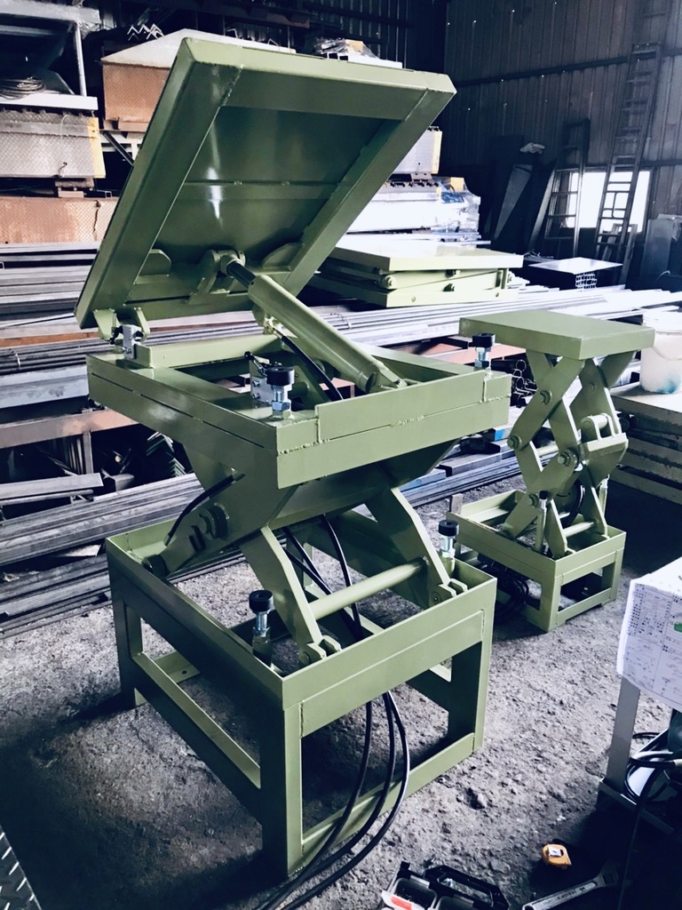 可傾倒式升降平台