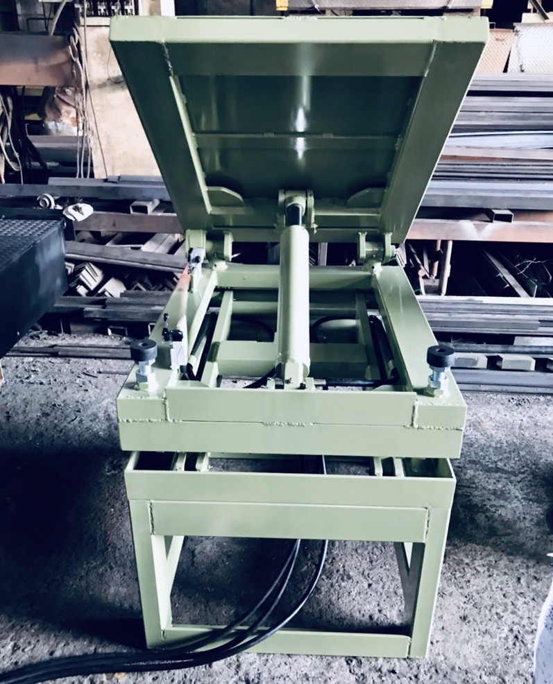 可傾倒式升降平台