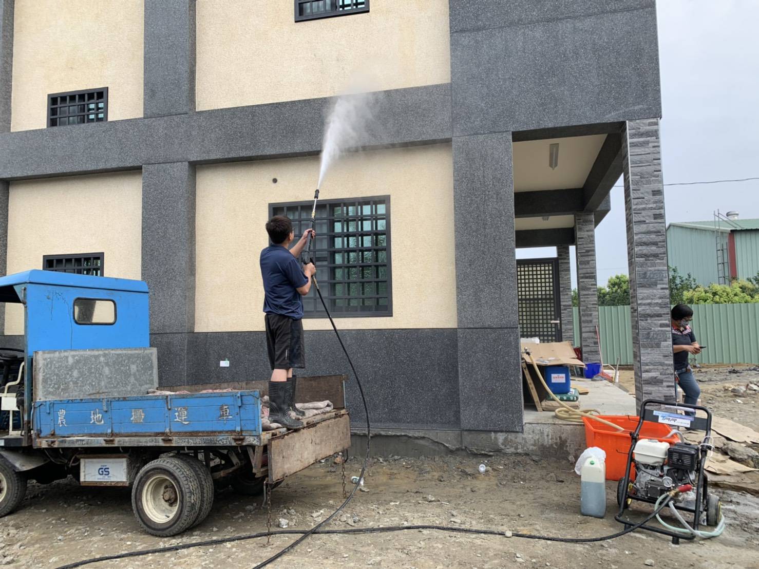 高壓水刀清洗、除鏽、清除青苔、牆面清洗、魚池清洗