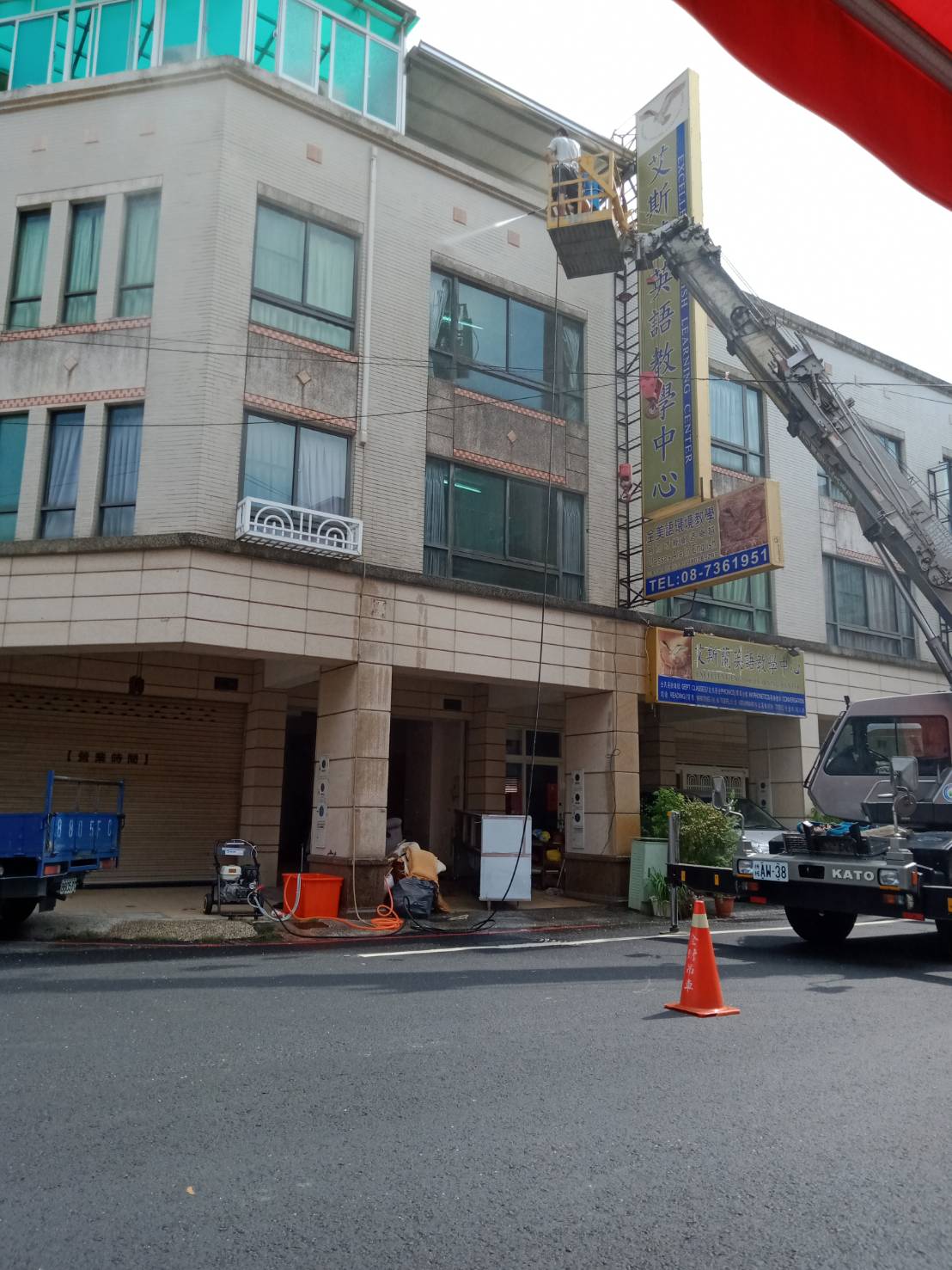 高壓水刀清洗、除鏽、清除青苔、牆面清洗、魚池清洗