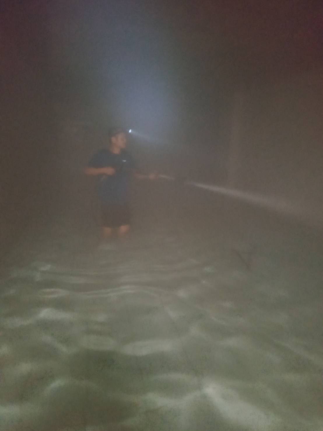 高壓水刀清洗、除鏽、清除青苔、牆面清洗、魚池清洗