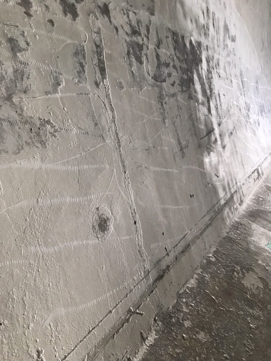 高壓水刀清洗、除鏽、清除青苔、牆面清洗、魚池清洗