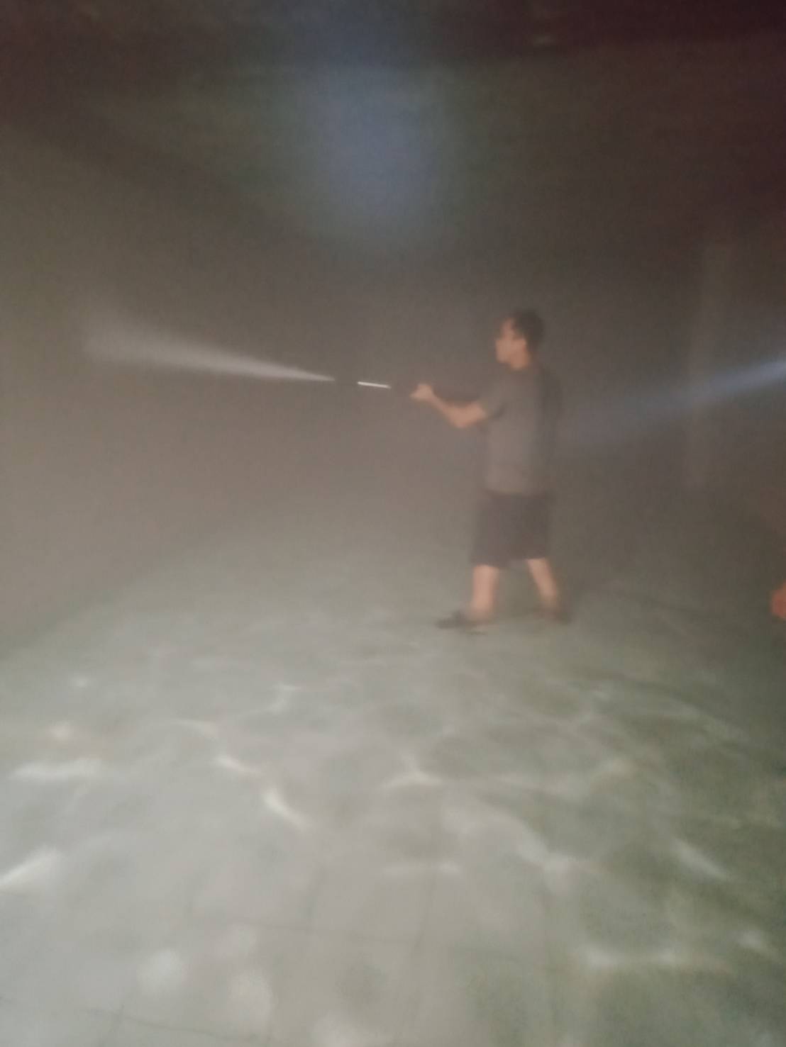 高壓水刀清洗、除鏽、清除青苔、牆面清洗、魚池清洗