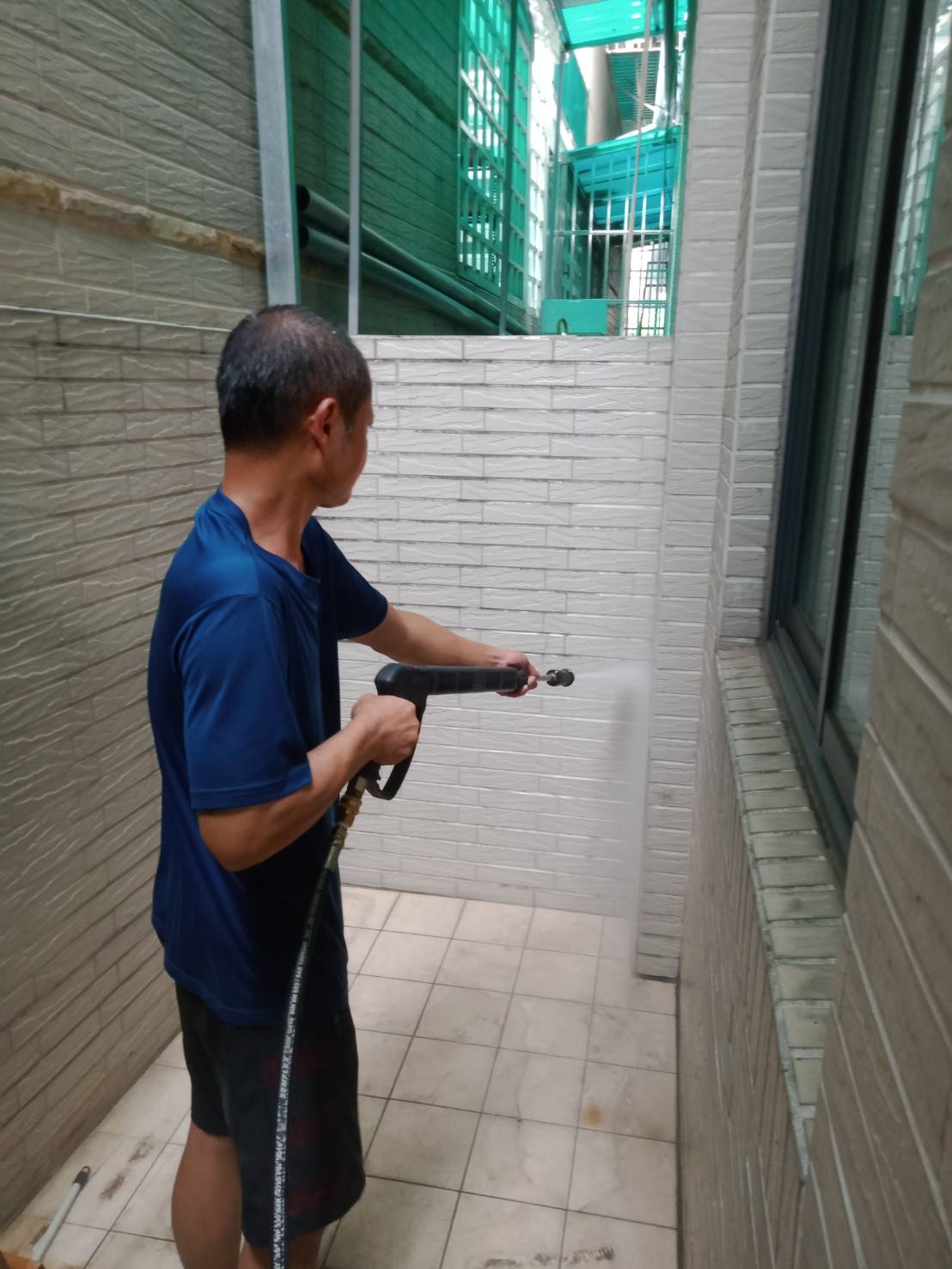 高壓水刀清洗、除鏽、清除青苔、牆面清洗、魚池清洗