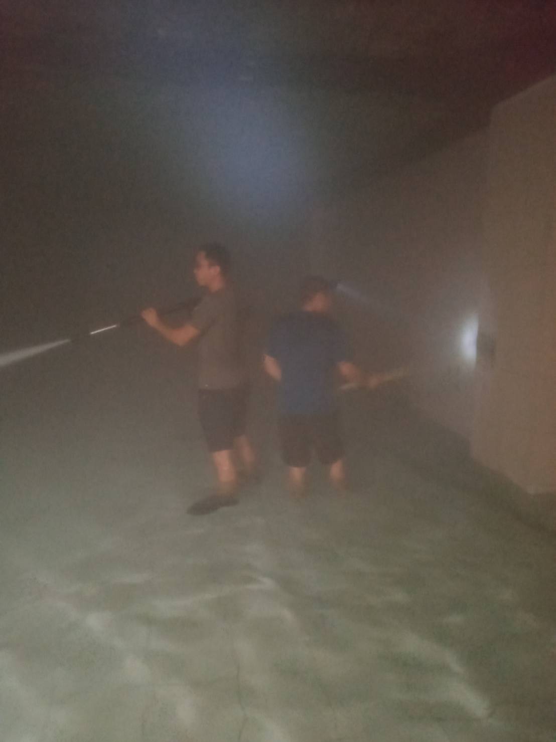 高壓水刀清洗、除鏽、清除青苔、牆面清洗、魚池清洗