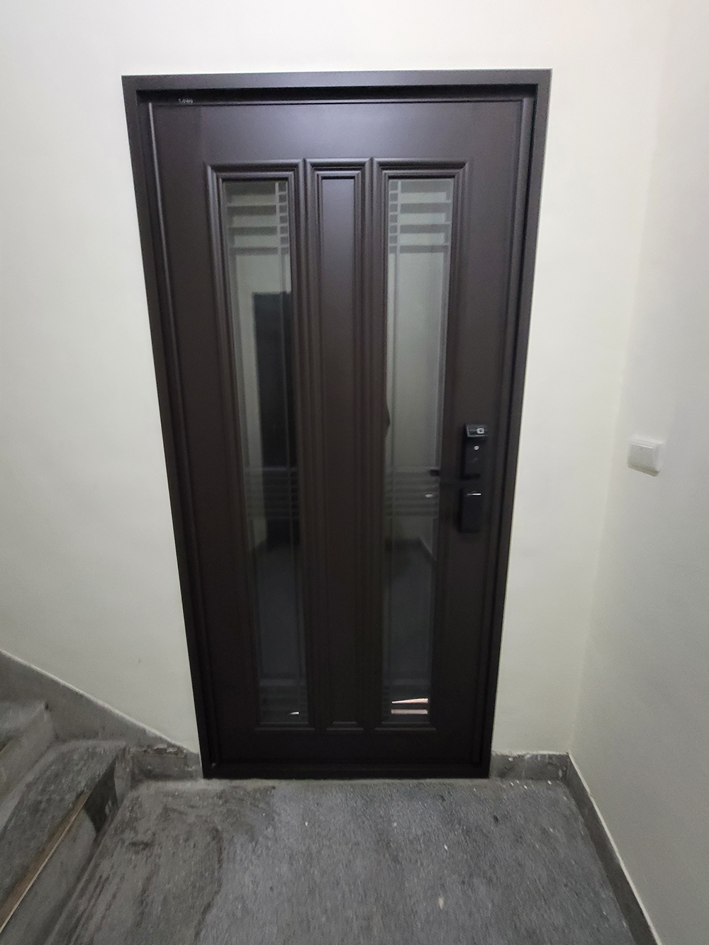 大鑅精品門-DR47-8811鋁合金雙玄關門搭配YALE電子鎖