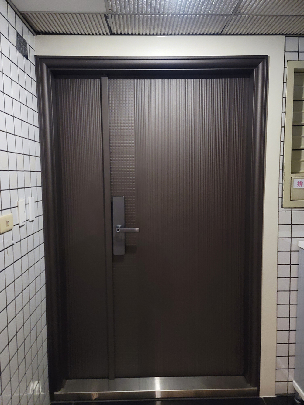 大鑅精品門-DR32-701子母單玄關門搭配APD電子鎖