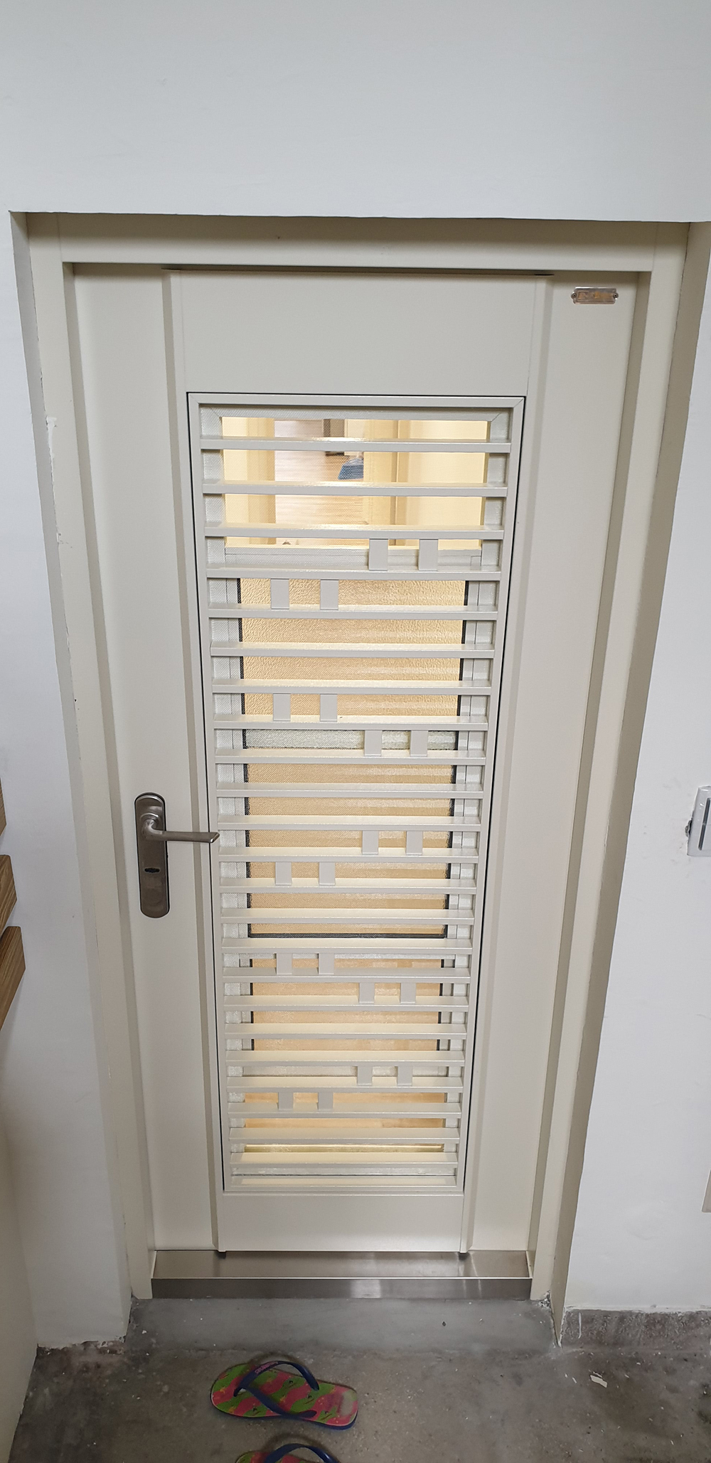 大鑅精品門-SECC鍍鋅鋼版三合一通風玄關門組