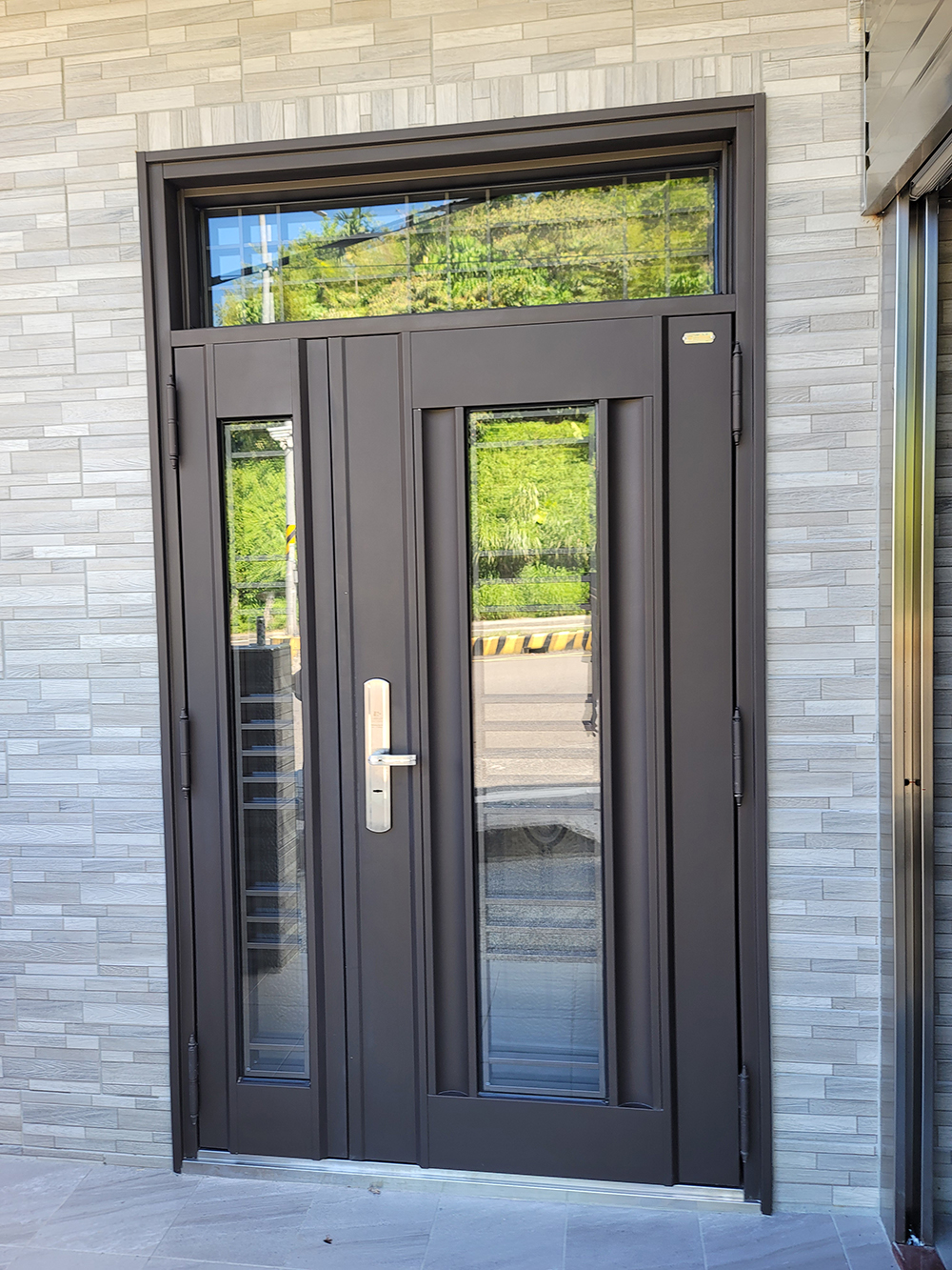 大鑅精品門-DR16-618子母開天雙玄關門搭配DR1七段防爆連體鎖附施工KEY