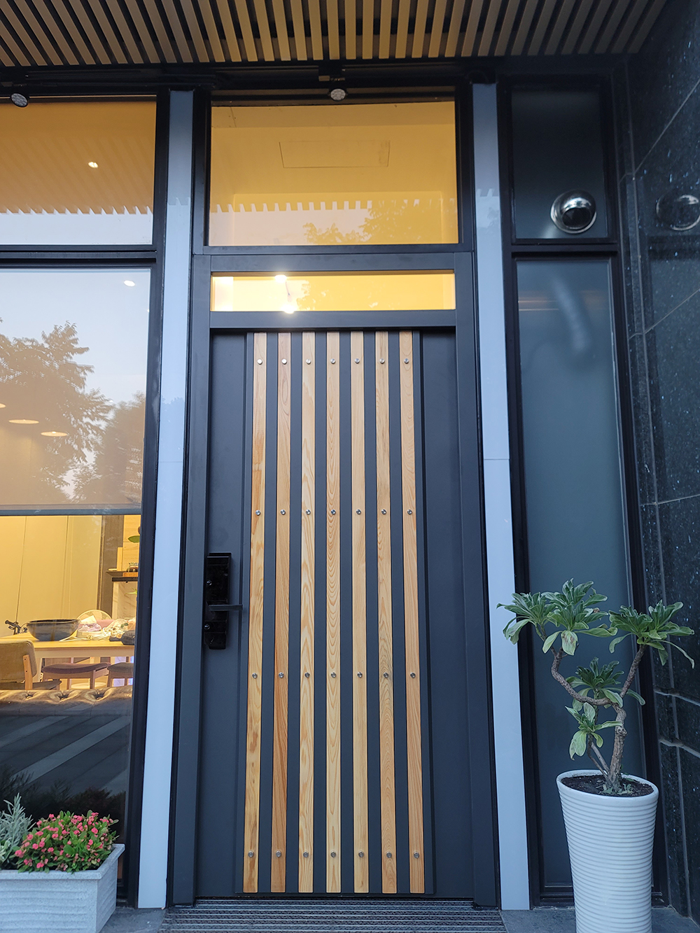 大鑅精品門-八里左岸