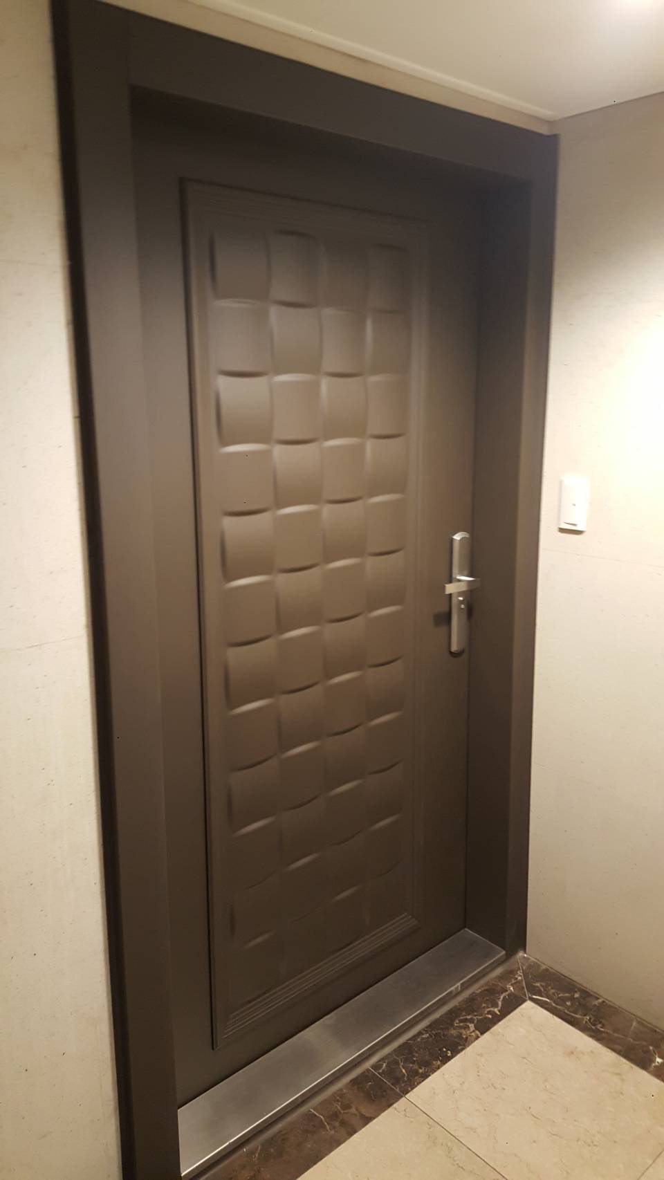 免拆框包框按裝玄關門