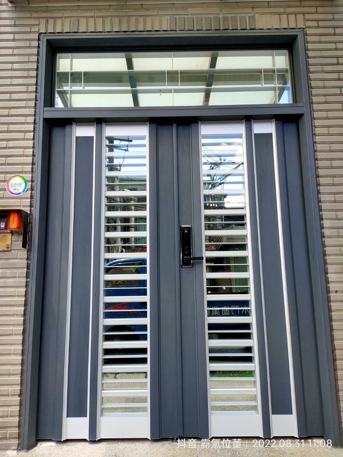 樹林科技公司大門更換RE鋁合金對開開天單玄關施工後