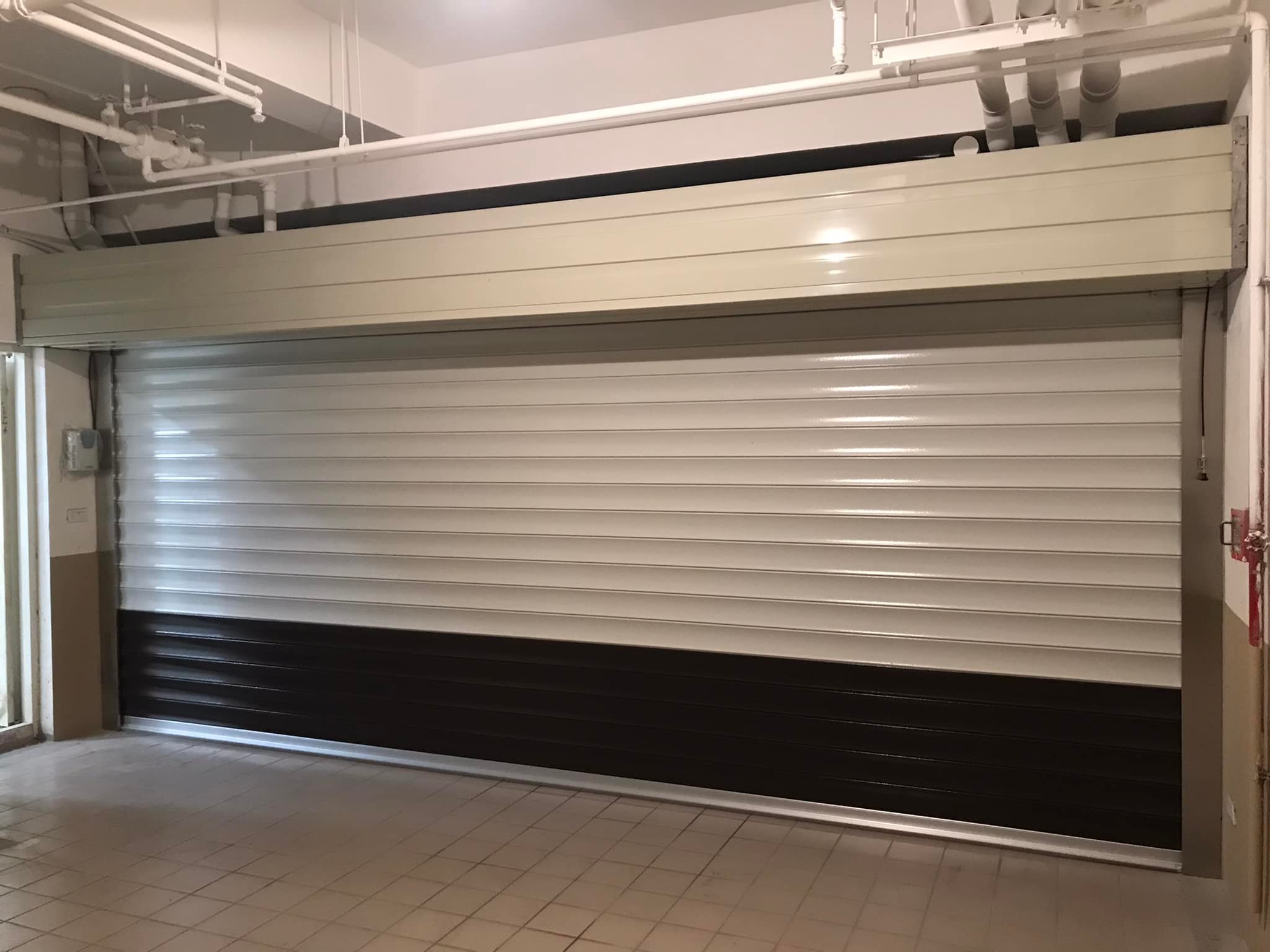 中壢湯城客人等待了4個月的格來得AL120型雙層鋁合金來了，因客人房子正在裝潢也不急著要裝捲門，討論後決定等待4個月的時間至今天安裝完成。