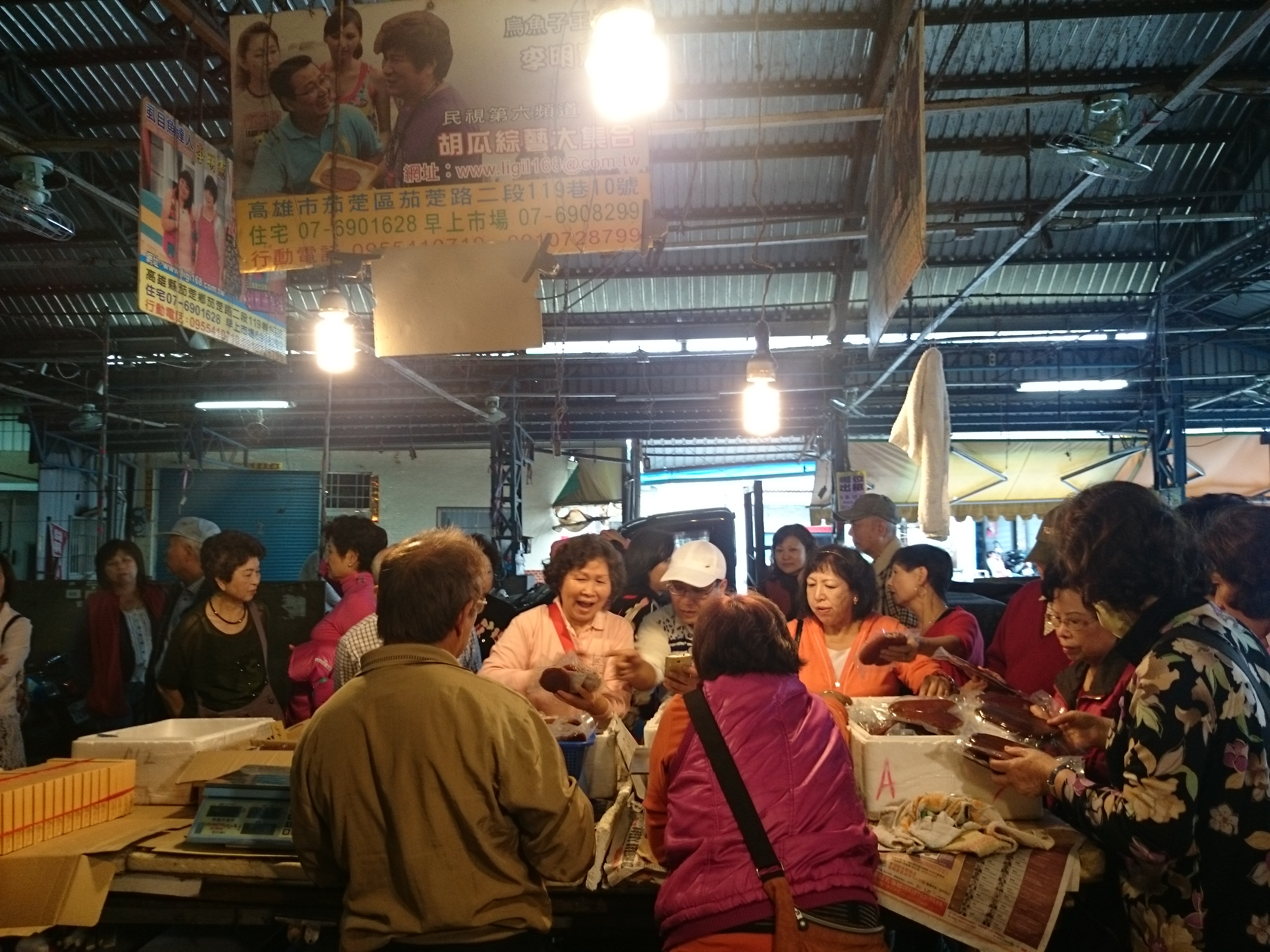 接待台北旅遊團南下高雄團購烏魚子現況