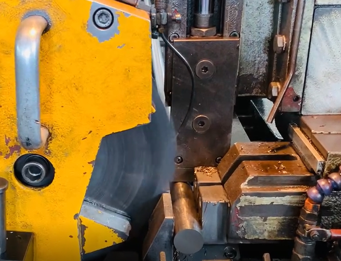 不鏽鋼圓棒裁切.