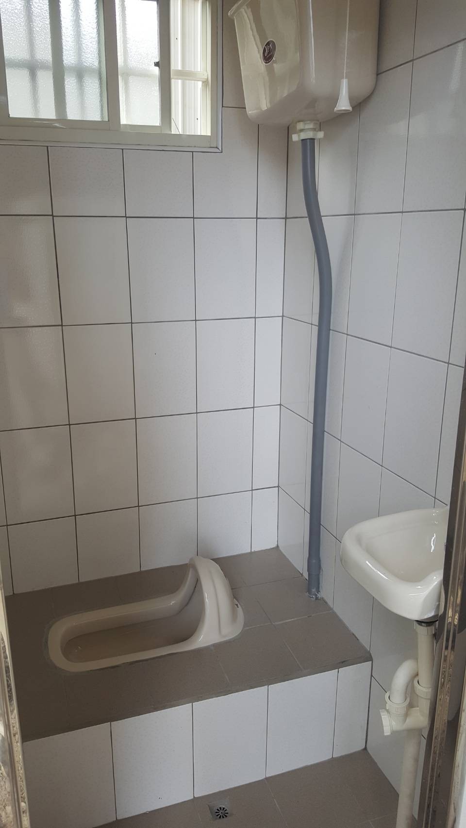 水泥流廁所-蹲式馬桶