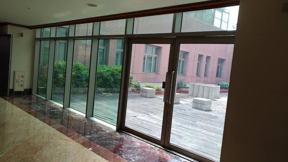 鋁門窗