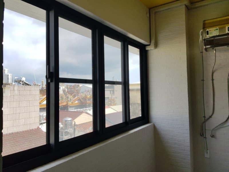 鋁門窗