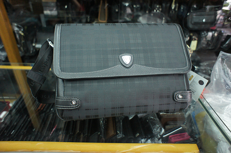 金安德森男用側背包