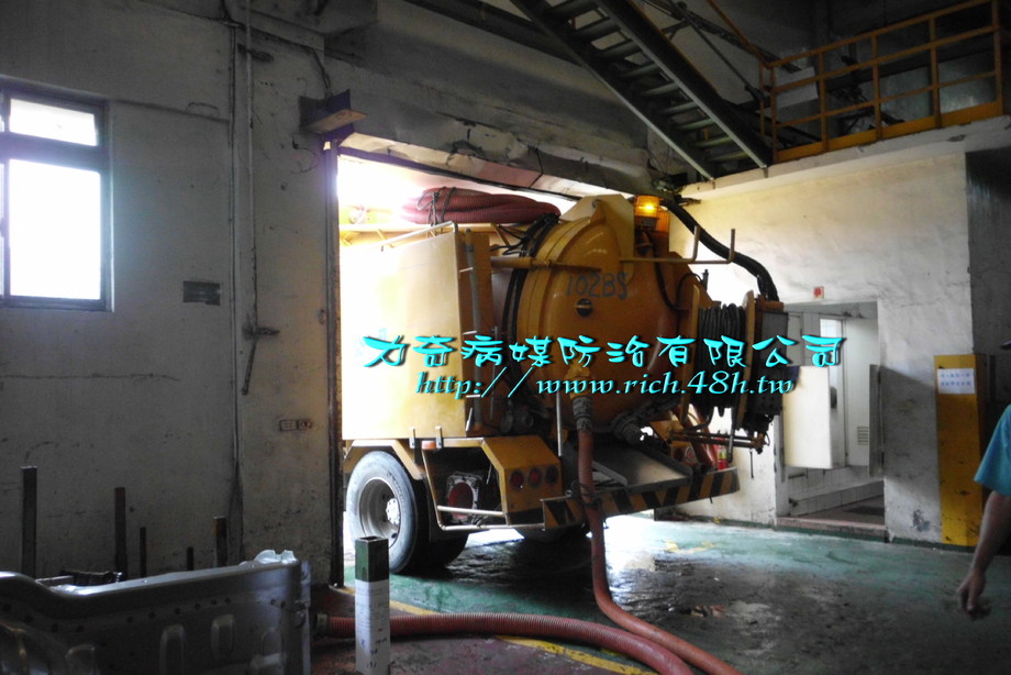 高壓水柱清溝車