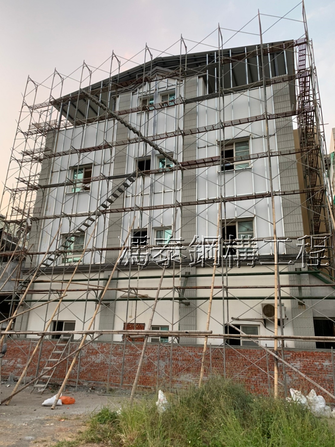 高雄房子外牆穿鐵衣