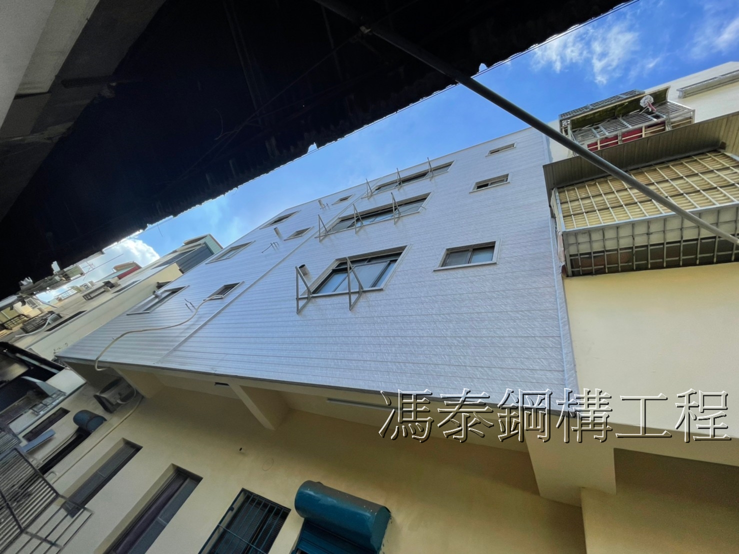 高雄外牆老舊滲水穿鐵衣