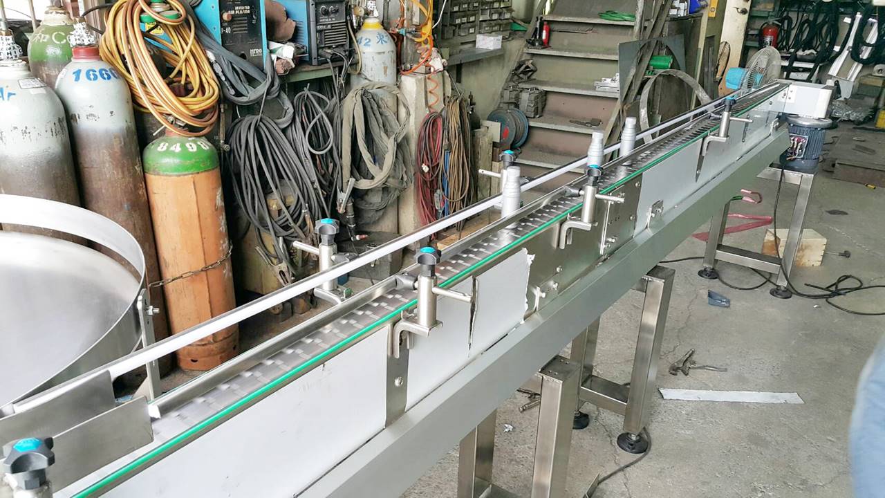 不鏽鋼頂板輸送機A