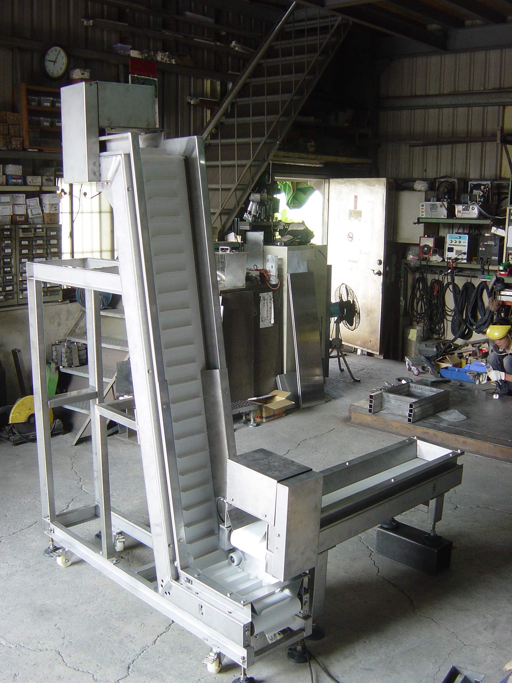 回收銜接配合輸送機