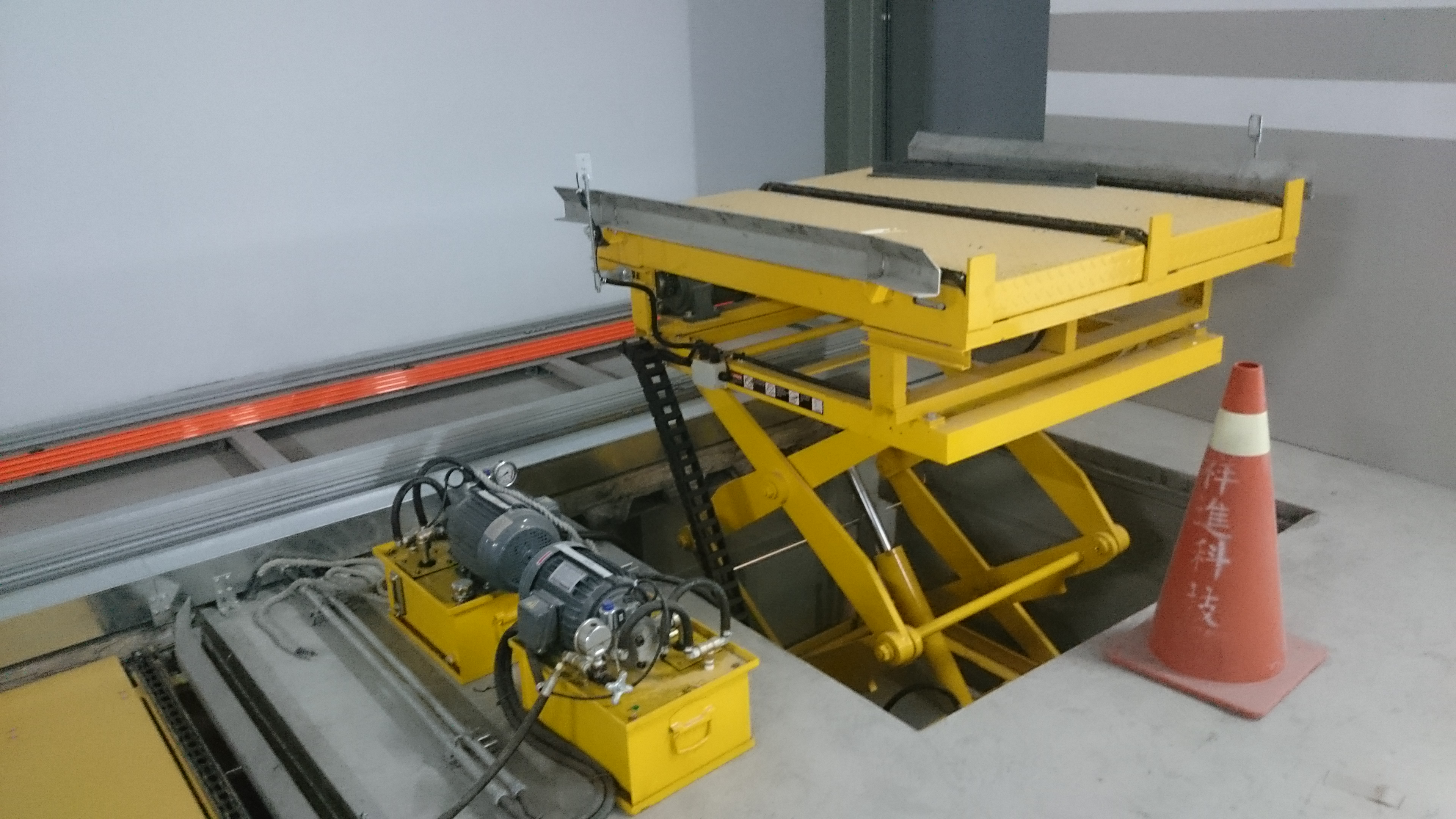 油壓式昇降台移載機