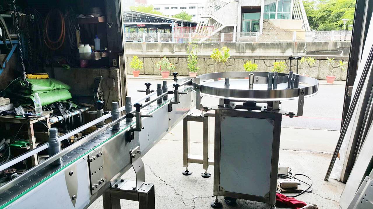 不鏽鋼頂板輸送機B