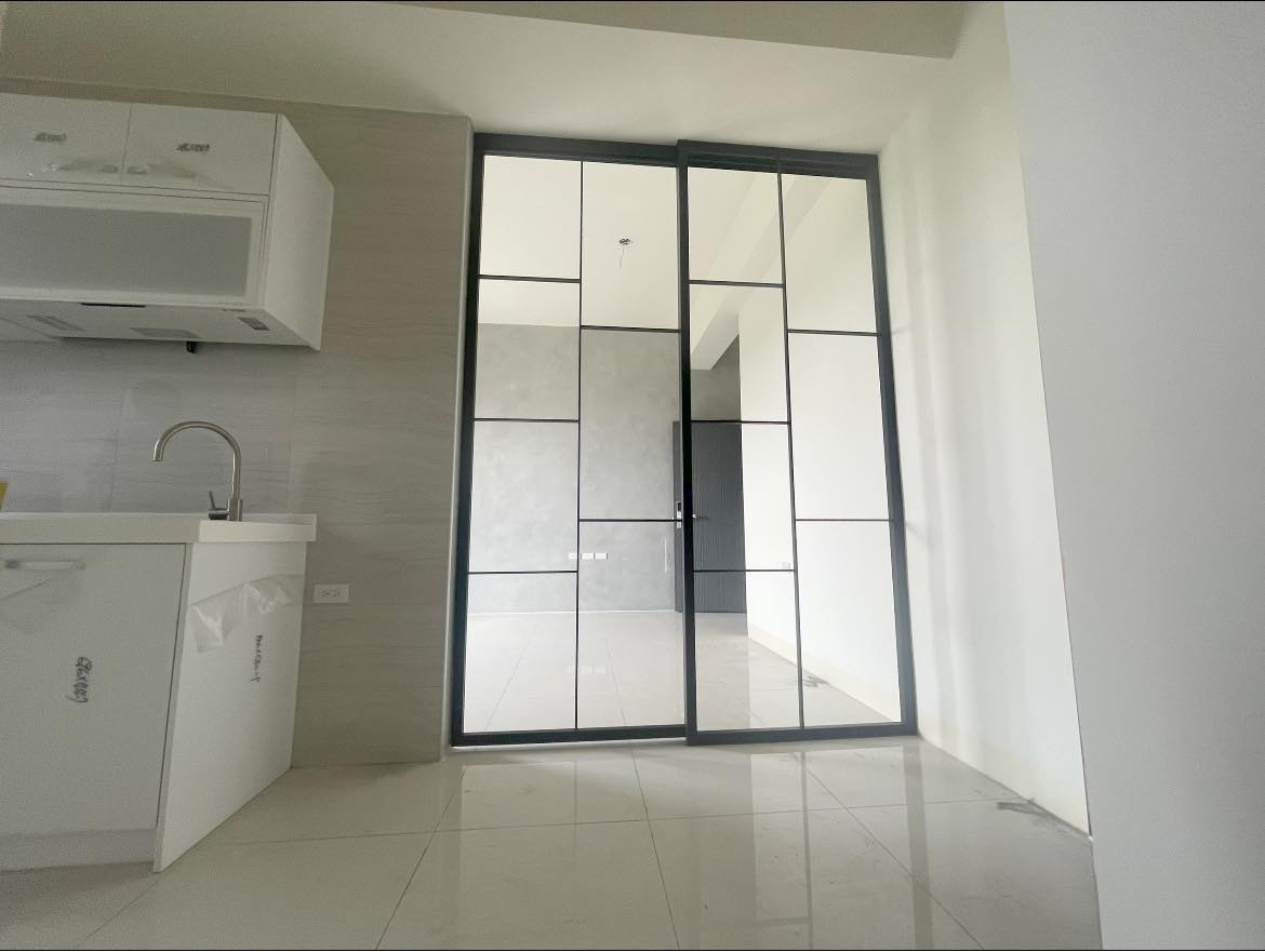 屏東內埔鄉德美路-1固1雙緩衝懸吊拉門