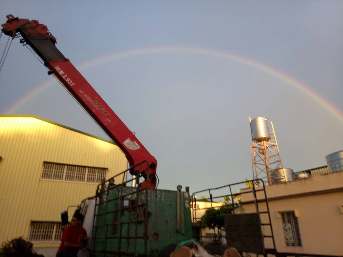 福鑫企業社-吊車與彩虹