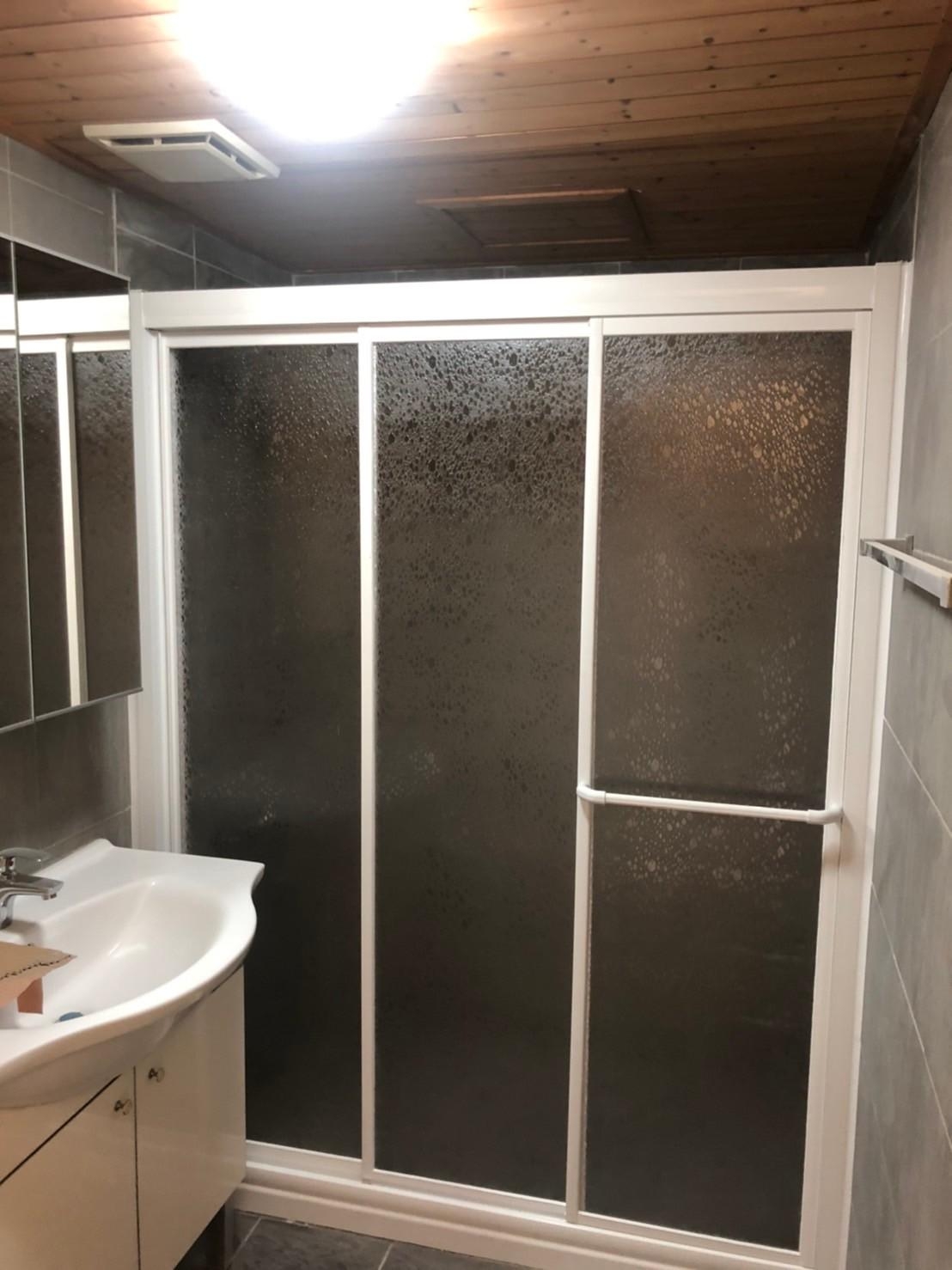 浴室乾溼分離淋浴門