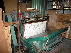 不定型紙盒紙箱軋紙工作機