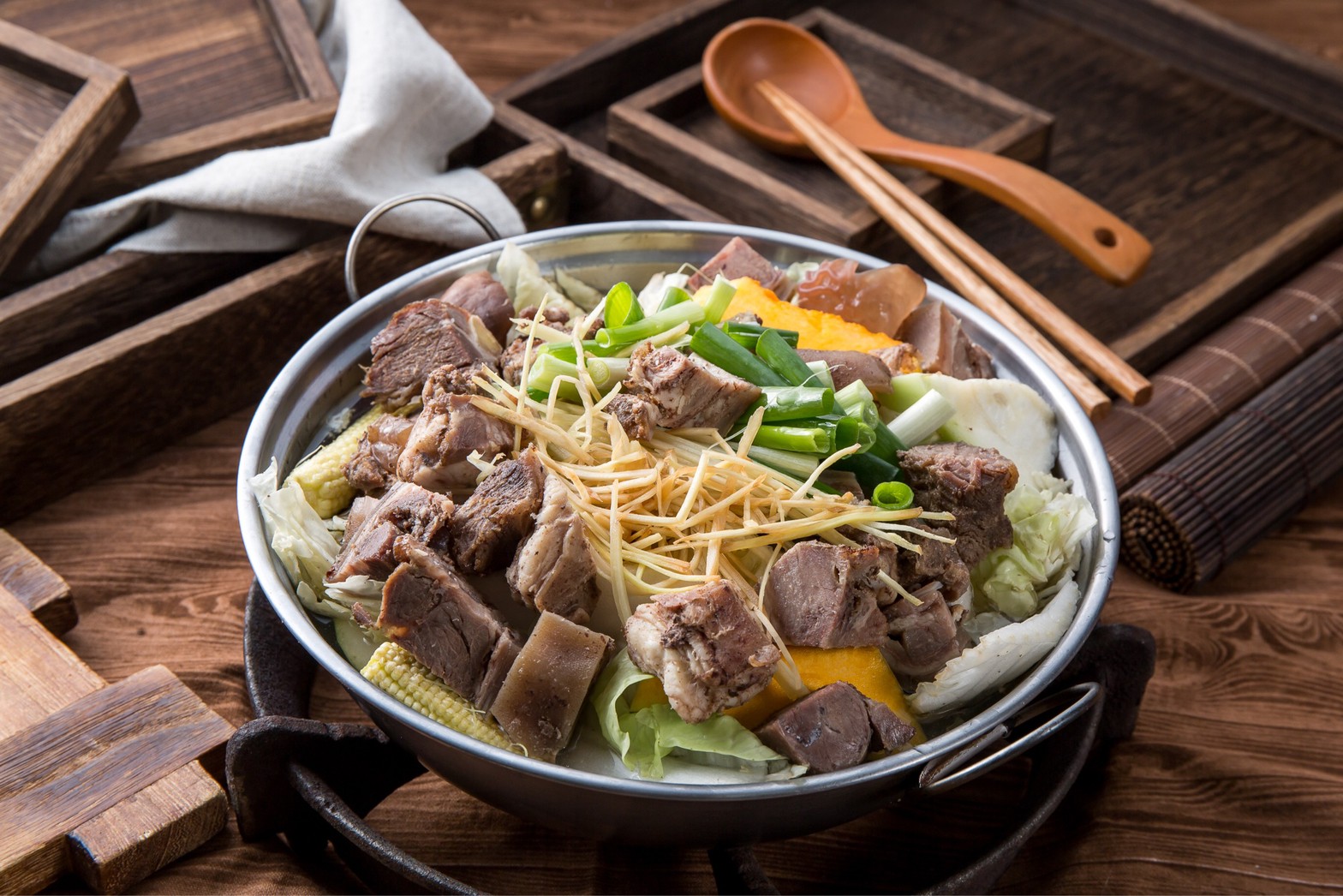 帶皮帶骨羊肉爐