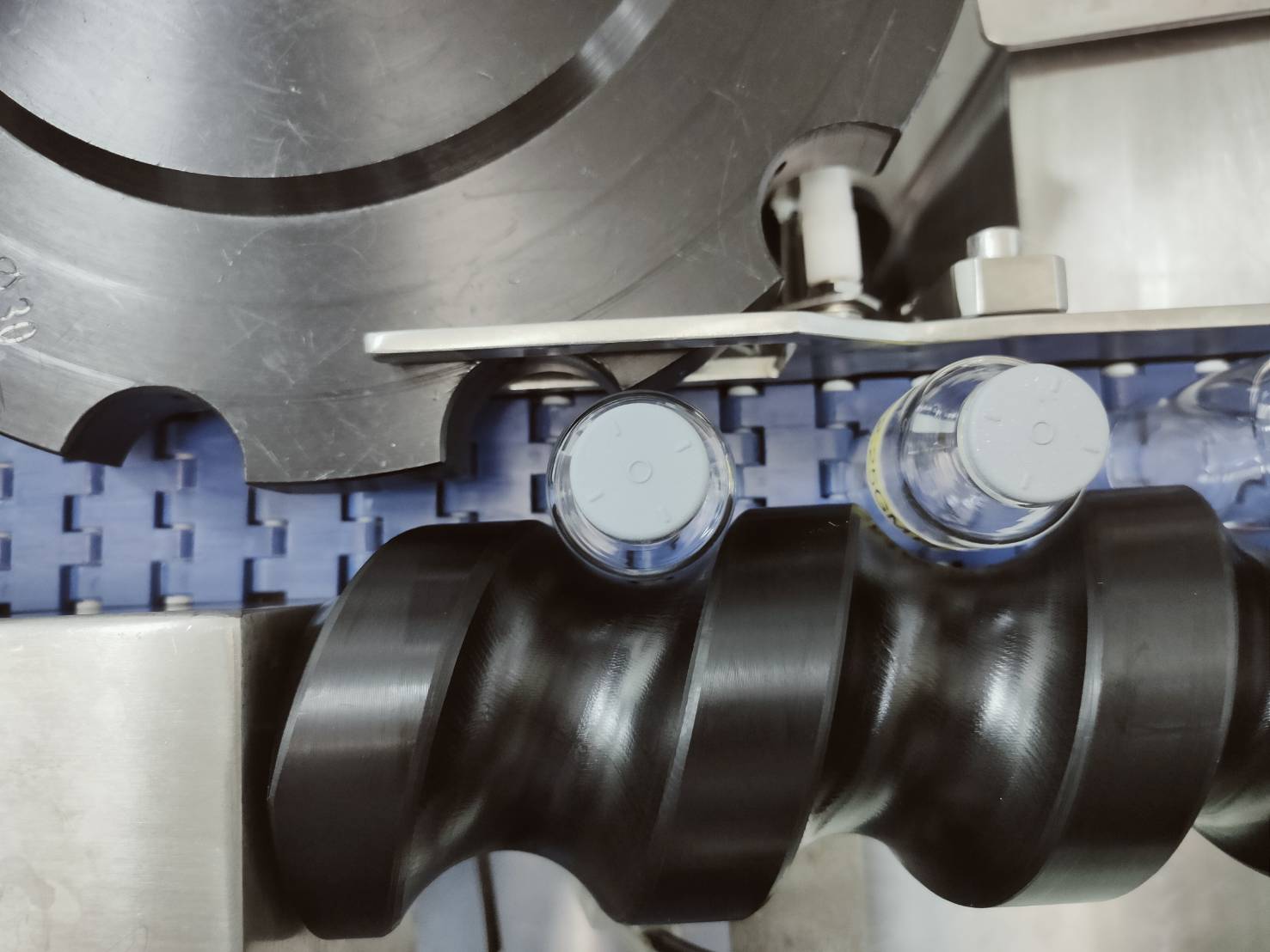 客製-貼標機入瓶螺桿