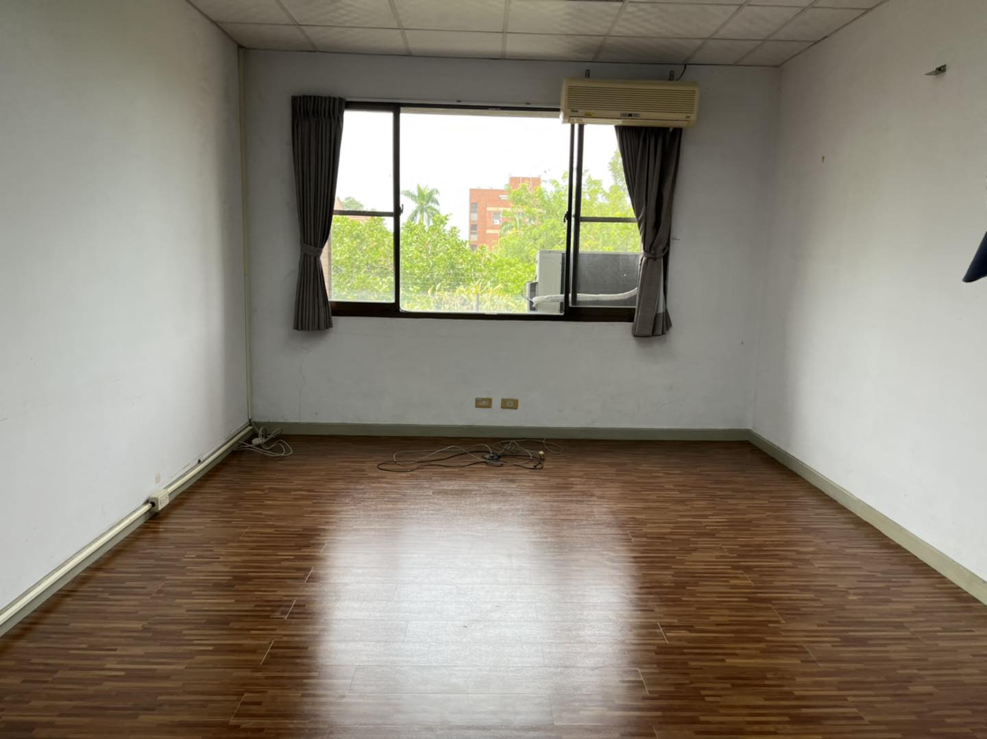 民雄_塑膠地磚_研究室