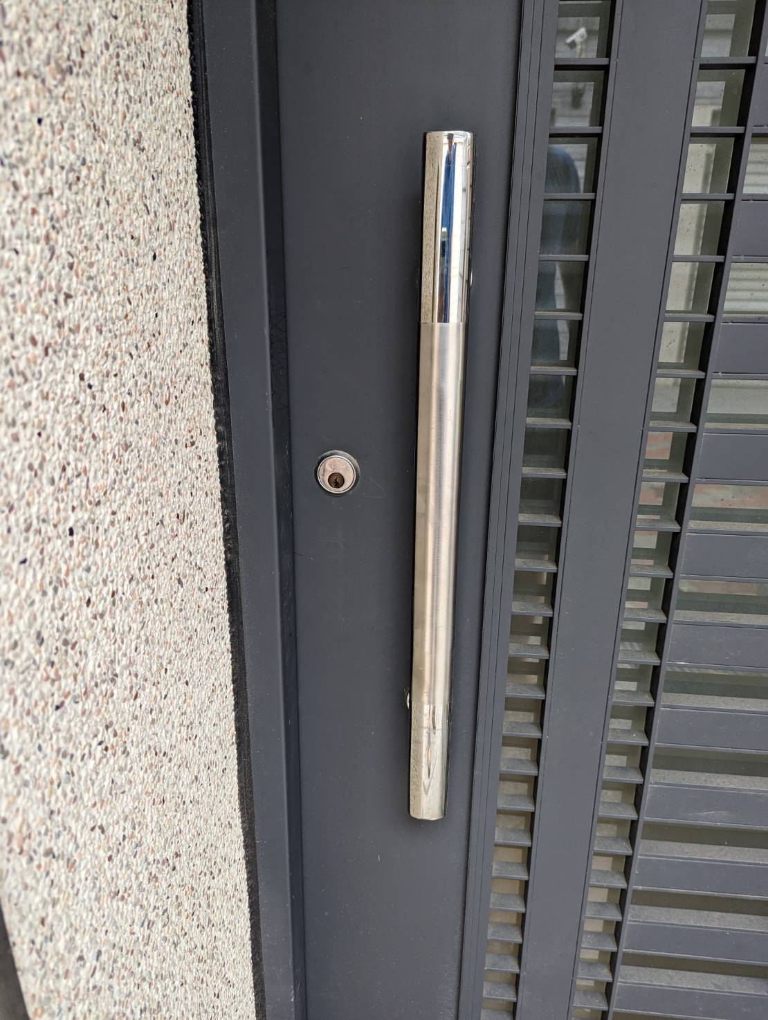 台南電子門鎖施工前