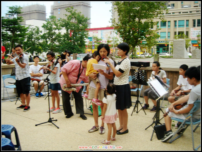 街頭音樂老董親自出馬