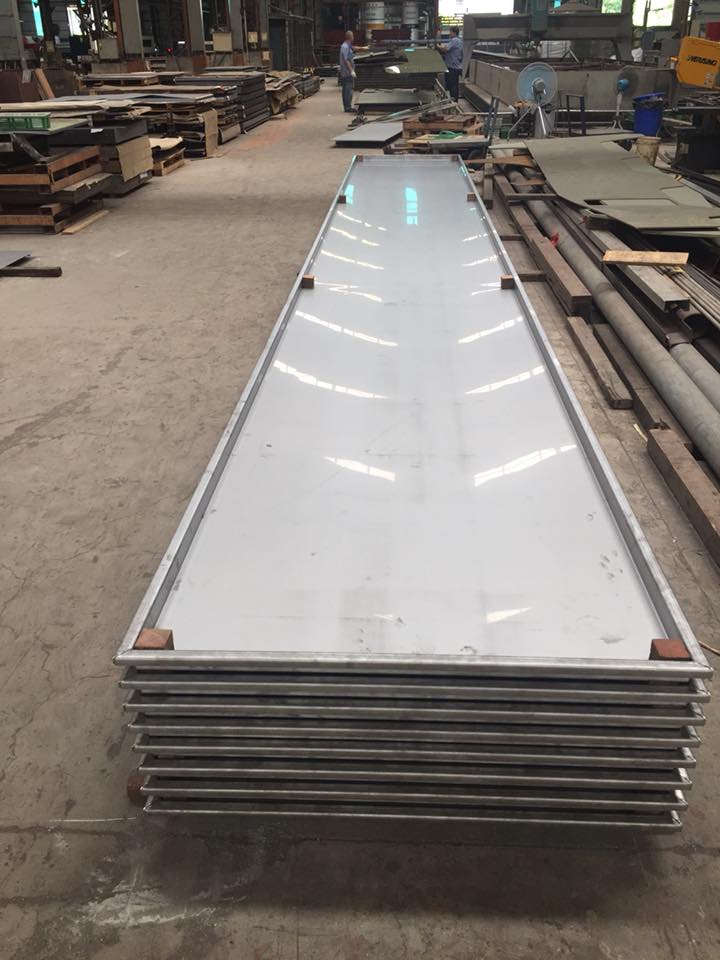 雷射切割長度8180mm寬度1230mm,一體成型，用8米長折床曲折成01