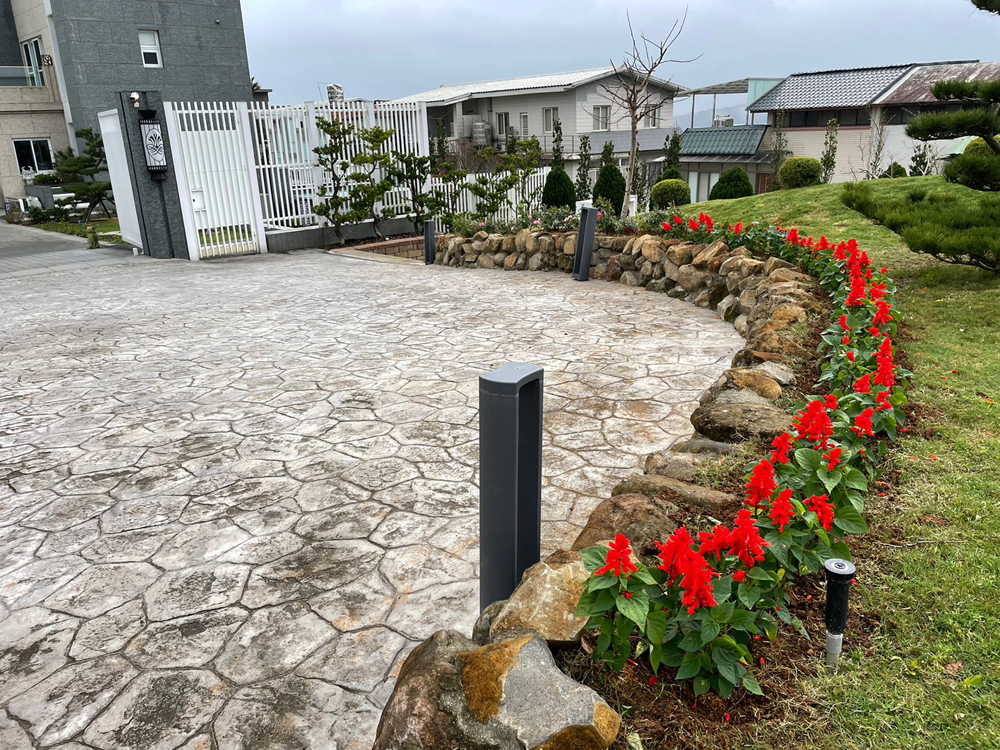 景觀保養-草花種植、樓頂草皮修剪、施肥