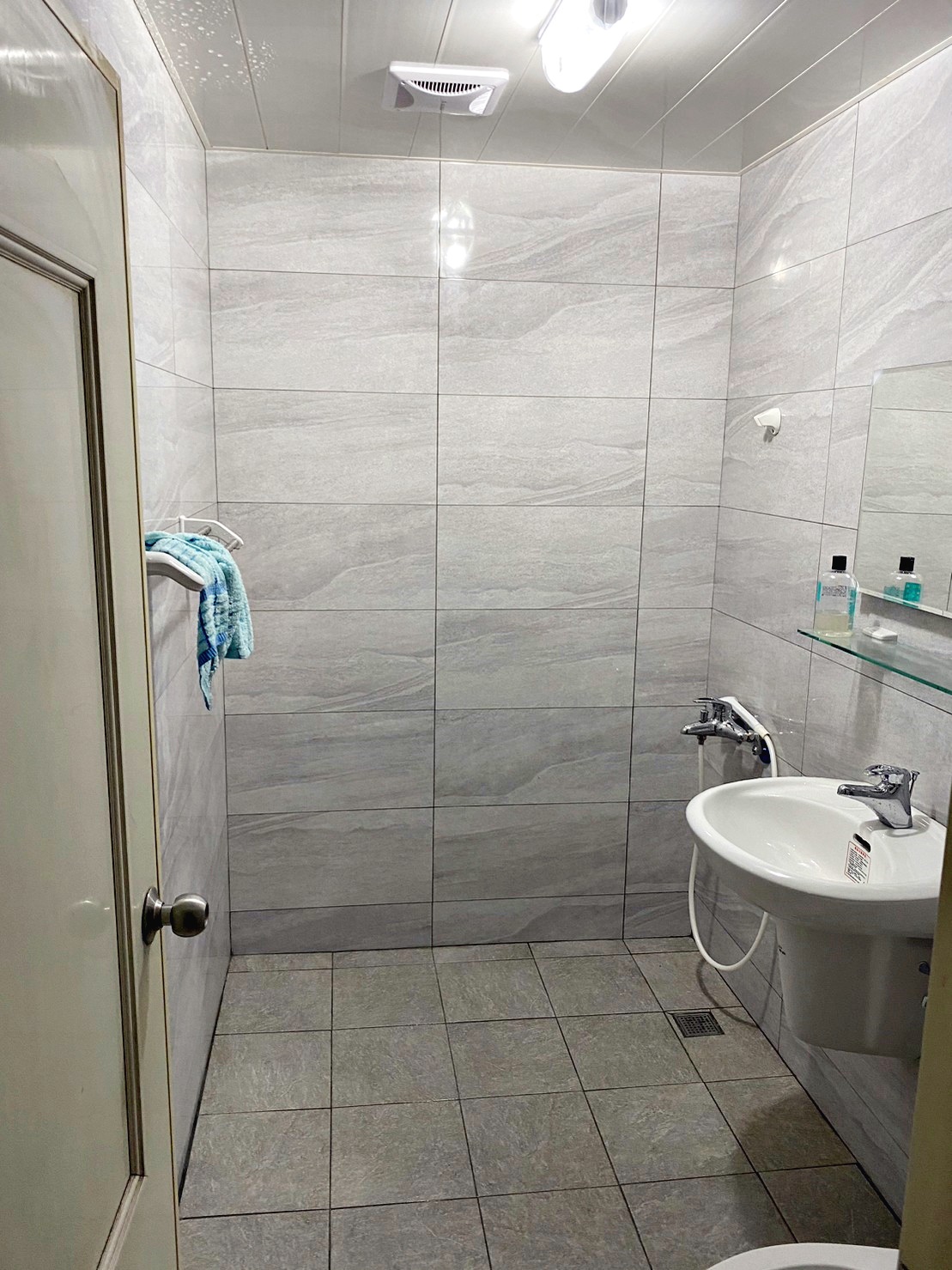 浴室整新磁磚舖設