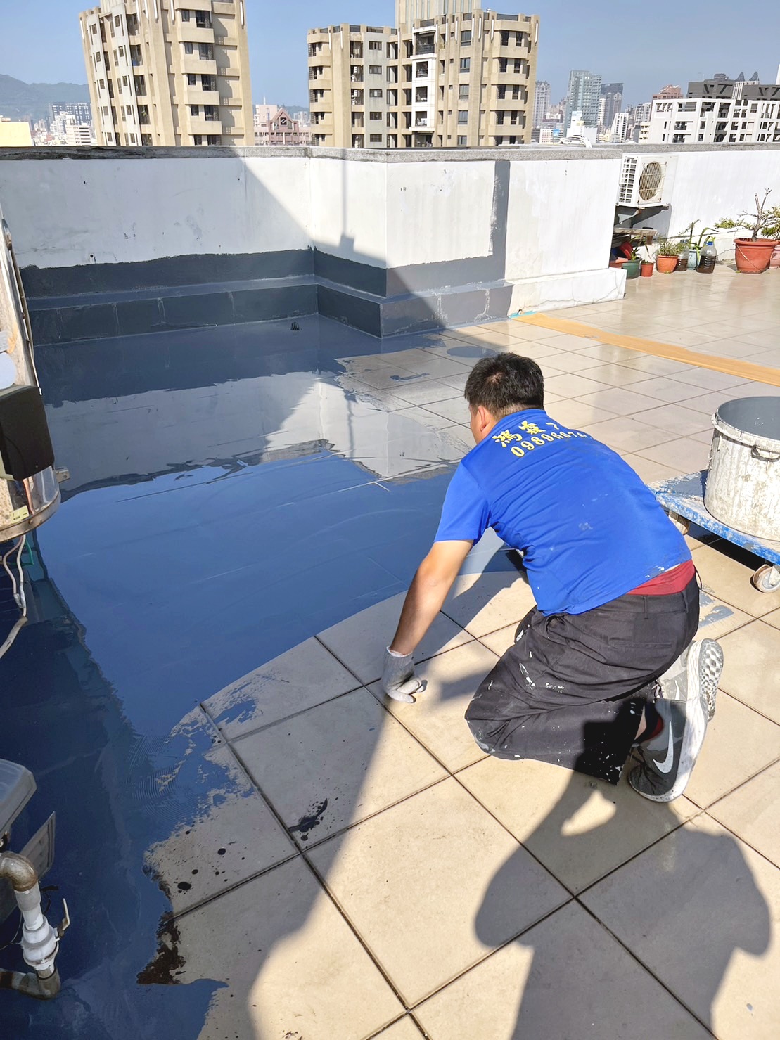 PU防水工程-中塗材施工中