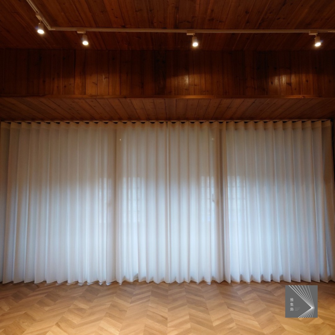 魚骨拼石塑地板+進口蛇形簾窗紗