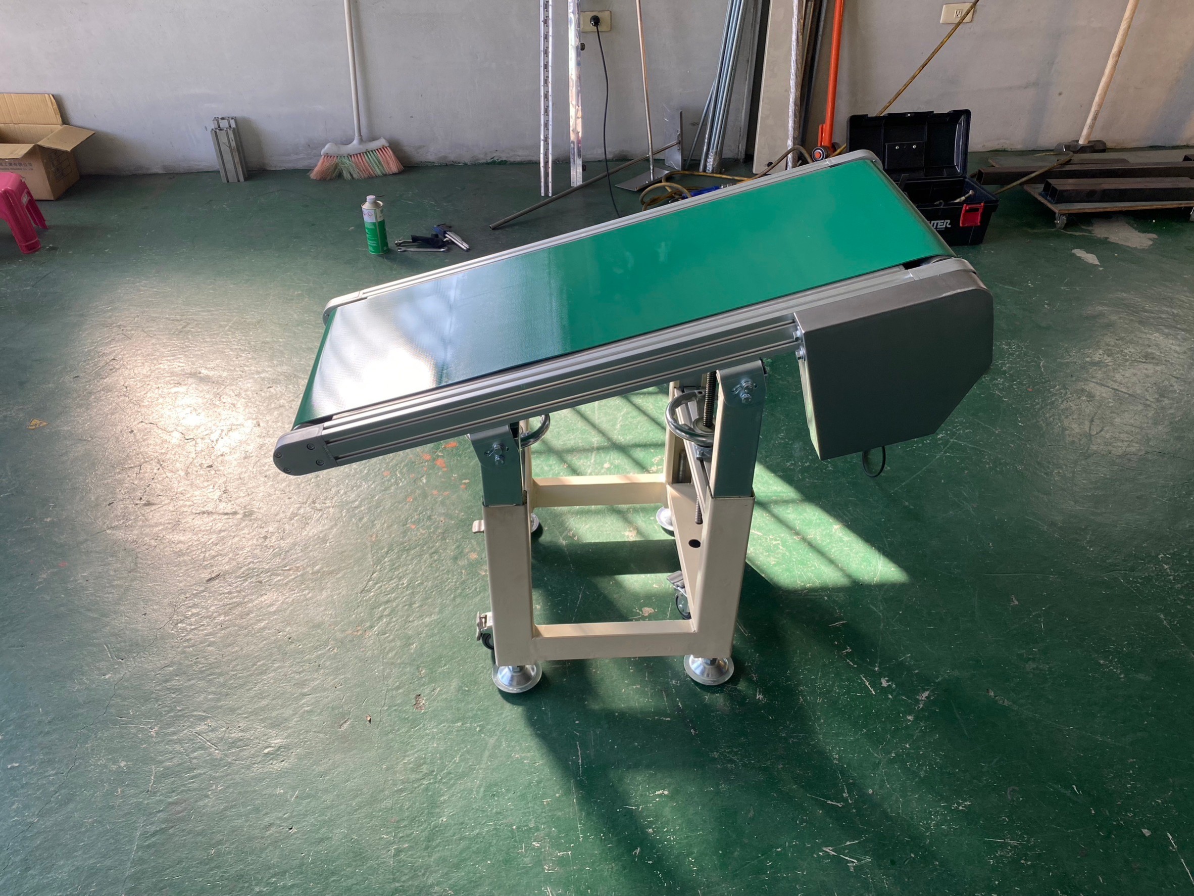 可調式爬坡輸送機