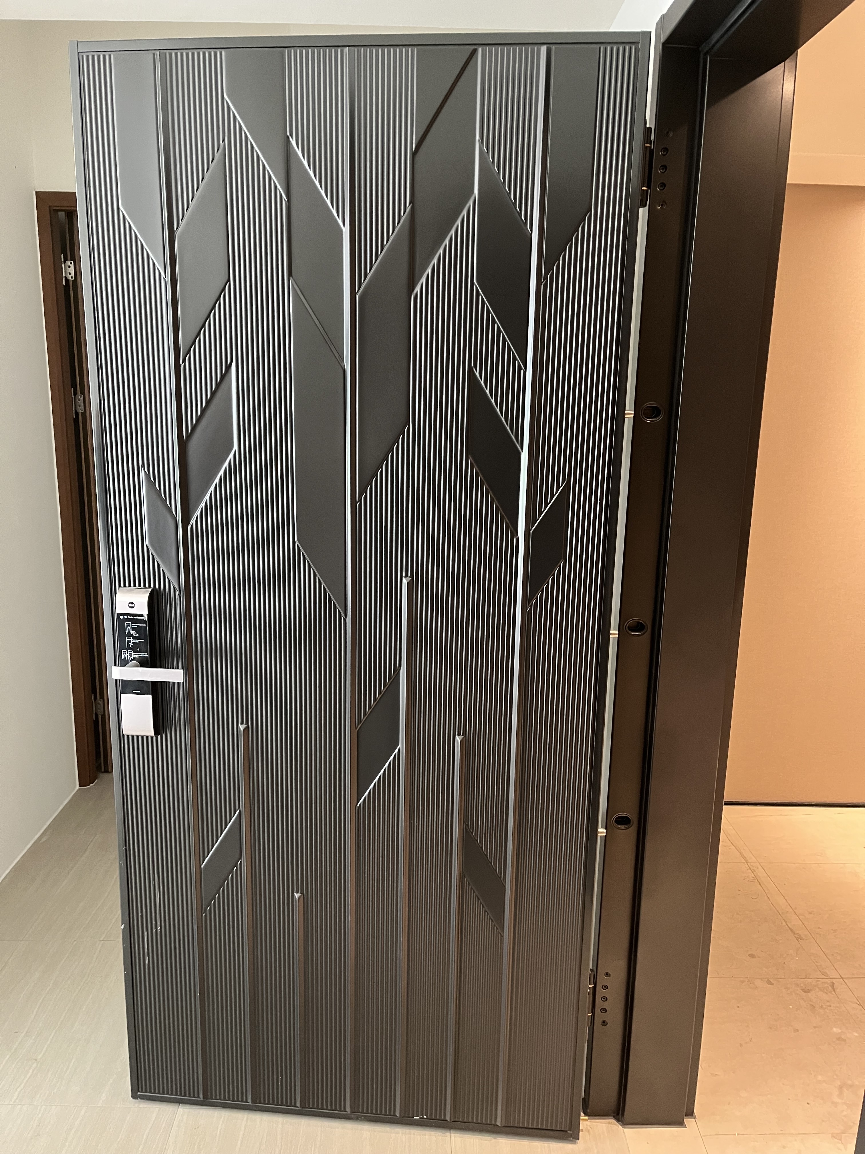 高雄橋頭新建大樓大門安裝