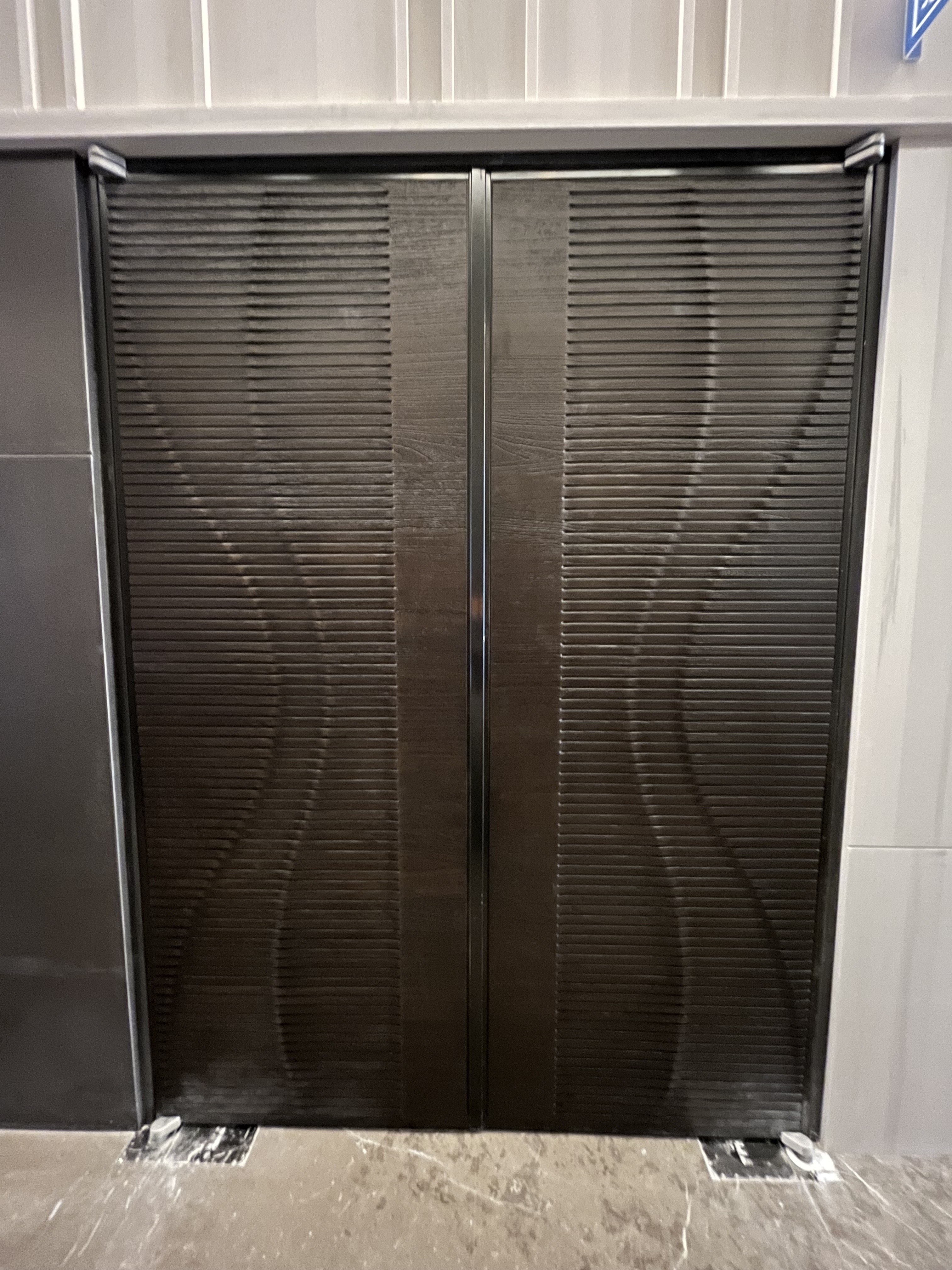 高雄楠梓區新建大樓住家大門安裝