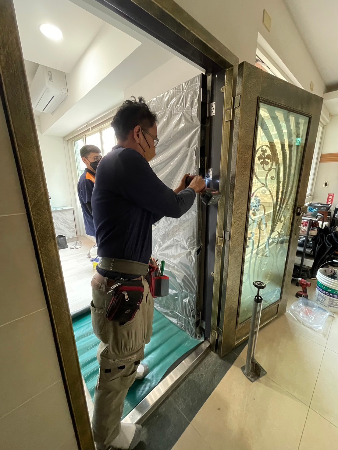 高雄左營區社區大樓大門換新